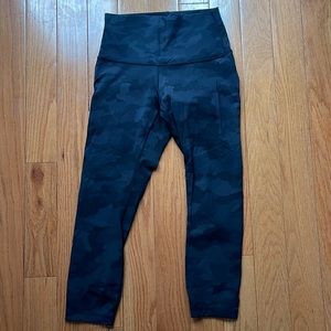 LULULEMON cropped black, camouflage leggings